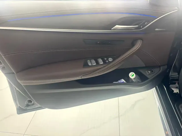 BMW 5 Series — Фото автомобиля 4