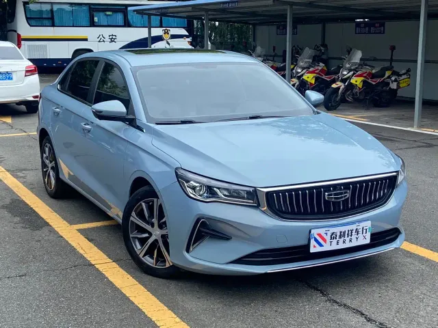 Geely Emgrand — Фото автомобиля 3