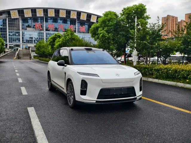Nio ES8 — Фото автомобиля 3