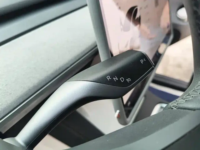 Tesla Model Y — Фото автомобиля 16