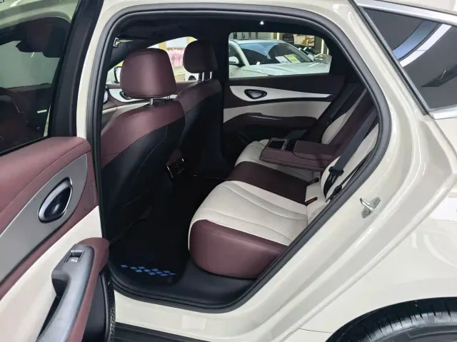BYD Seal 07 DM-i — Фото автомобиля 5