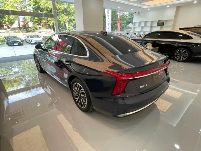 Hongqi Hongqi H5 2024 2.0T Automatic Smart Connect Flag Leader Edition — Фото автомобиля 13