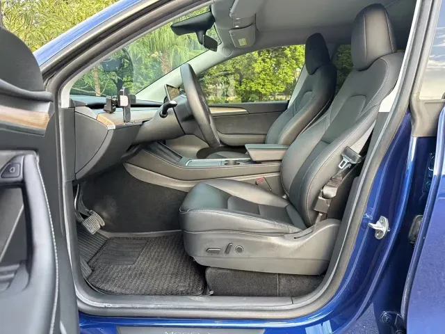 Tesla Model Y — Фото автомобиля 6
