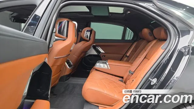 BMW 7 Series G70 — Фото автомобиля 17
