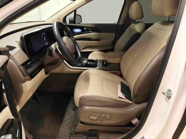 Kia Carnival — Фото автомобиля 5