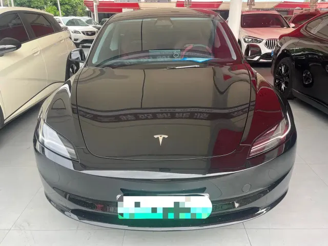 Tesla Model 3 — Фото автомобиля 2