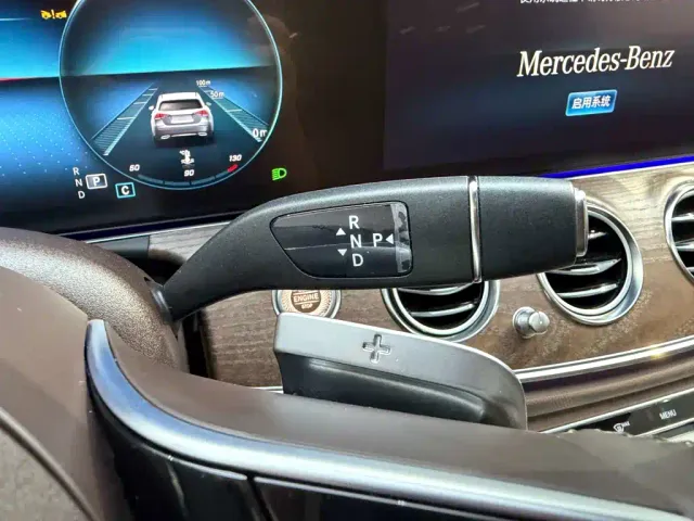 Mercedes-Benz E-Class — Фото автомобиля 24