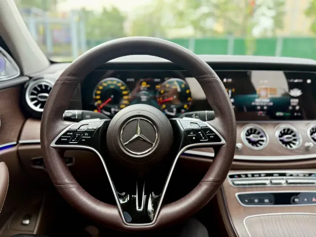 Mercedes-Benz E-Class — Фото автомобиля 7