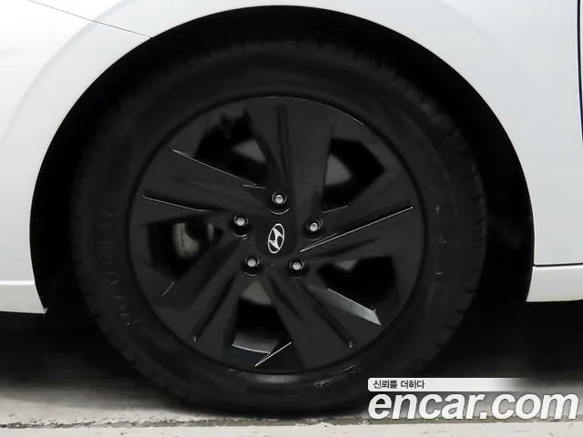 Hyundai AVANTE Avante (CN7) — Фото автомобиля 5