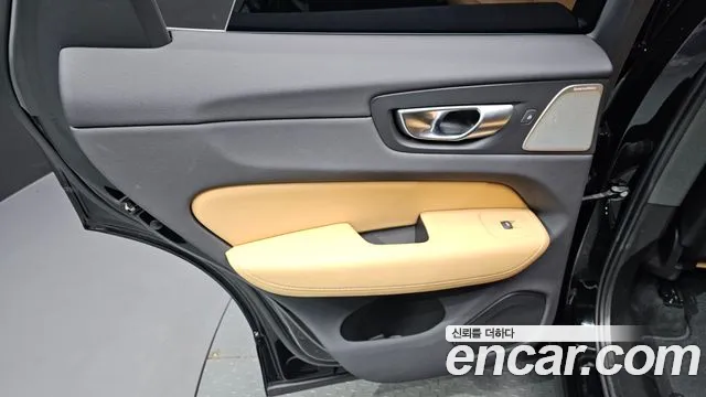 Volvo XC60 Generation 2 — Фото автомобиля 25