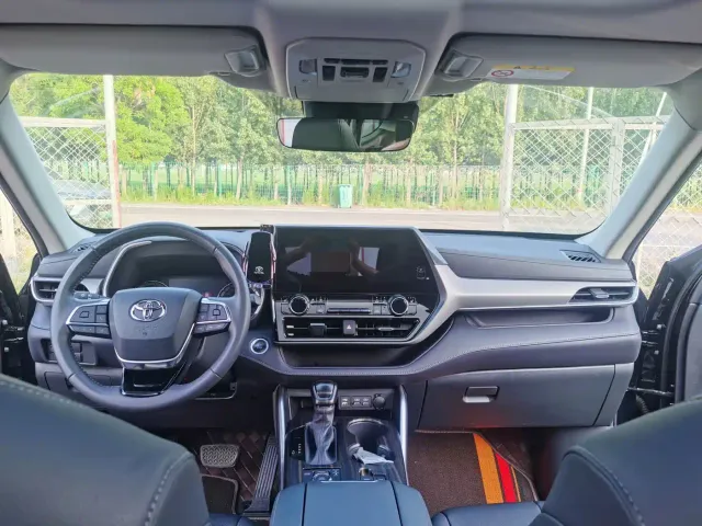 Toyota Highlander — Фото автомобиля 7