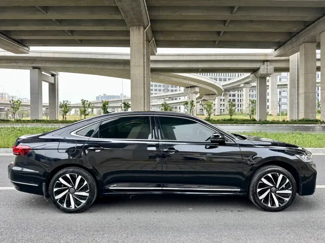 Volkswagen Passat — Фото автомобиля 5