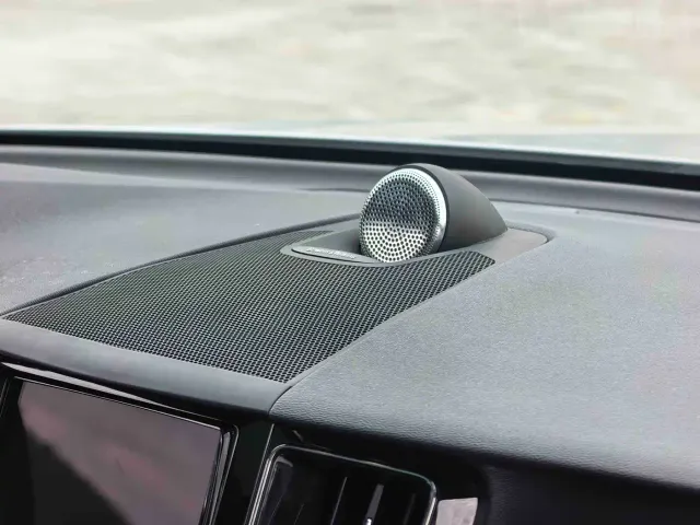 Volvo XC60 — Фото автомобиля 12