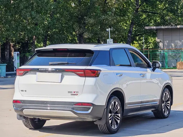 Bestune T77 — Фото автомобиля 6