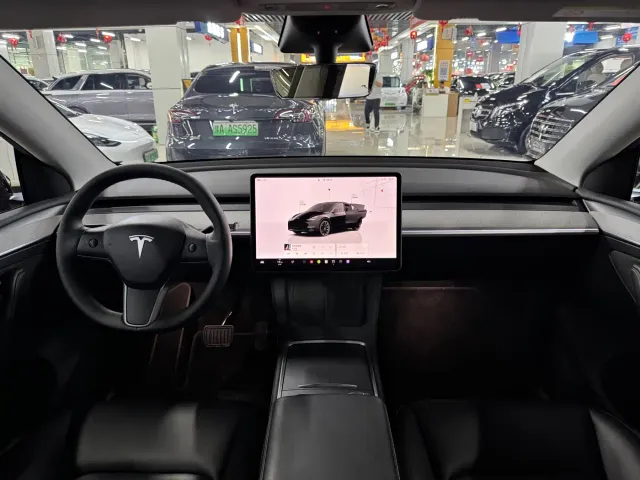 Tesla Model Y — Фото автомобиля 5