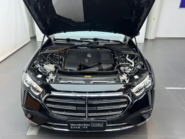 Mercedes-Benz E-Class — Фото автомобиля 5