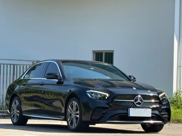 Mercedes-Benz E-Class — Фото автомобиля 3