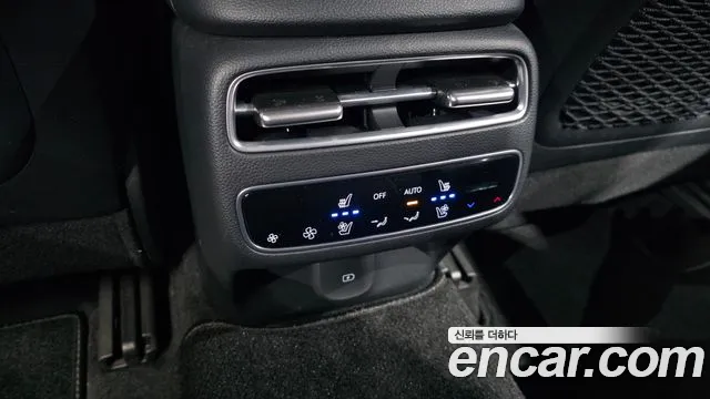 Genesis GV70 — Фото автомобиля 19