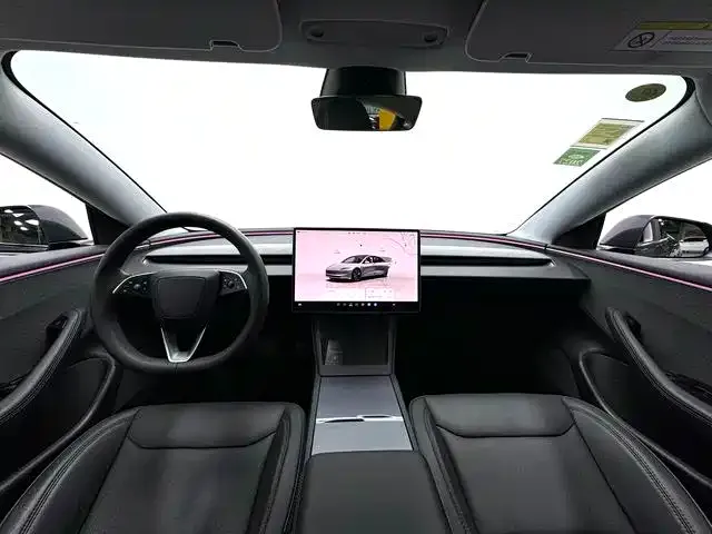 Tesla Model 3 — Фото автомобиля 4
