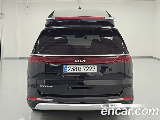 Kia Carnival Generation 4 — Фото автомобиля 3