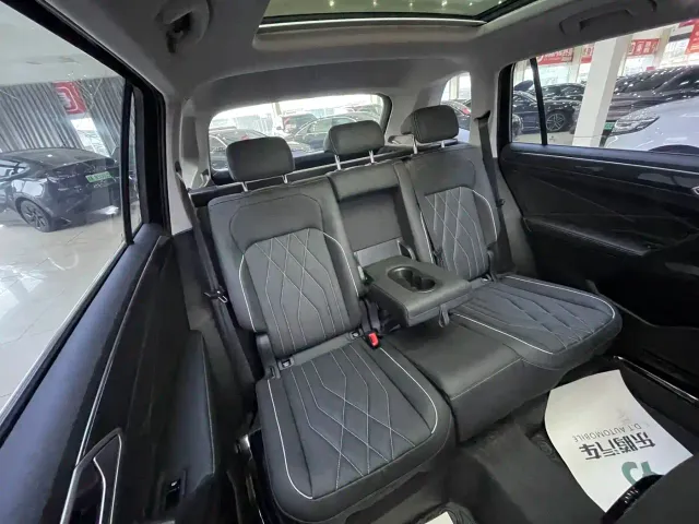 Volkswagen Tiguan L — Фото автомобиля 18