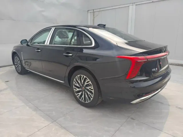 Hongqi H5 — Фото автомобиля 9
