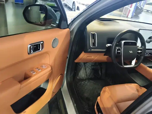 Li Auto L7 — Фото автомобиля 15