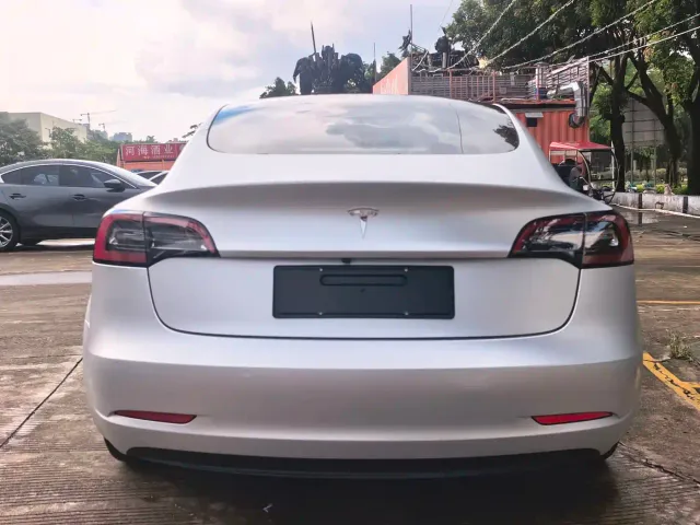 Tesla Model 3 — Фото автомобиля 8