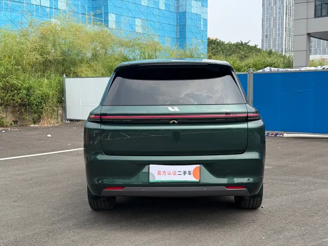 Li Auto L8 — Фото автомобиля 11