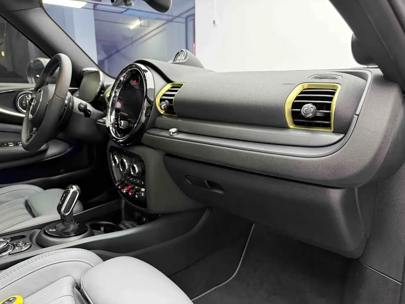 MINI MINI CLUBMAN 2022 1.5T COOPER Comfort Special Edition — Фото автомобиля 13