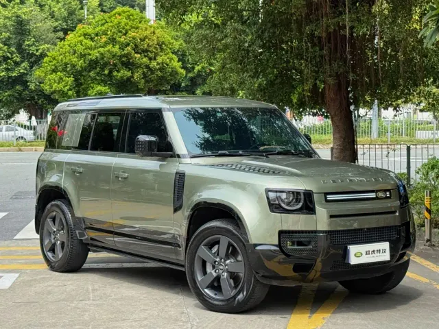 Land Rover Defender — Фото автомобиля 3