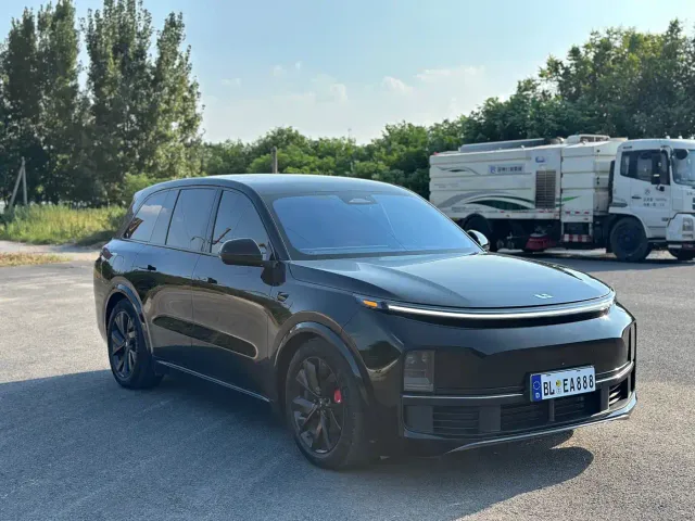 Li Auto L8 — Фото автомобиля 3