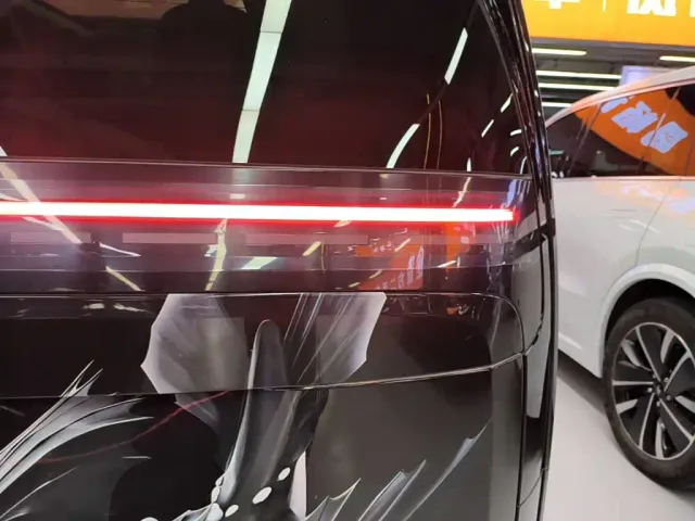 Li Auto MEGA — Фото автомобиля 7