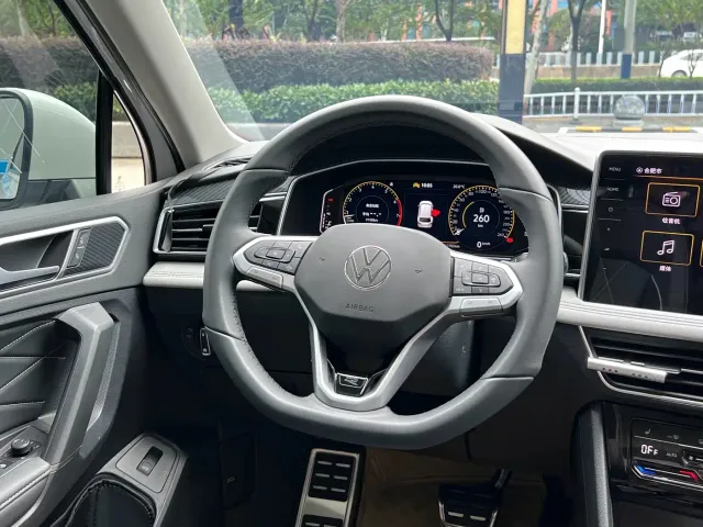 Volkswagen Tiguan L — Фото автомобиля 7
