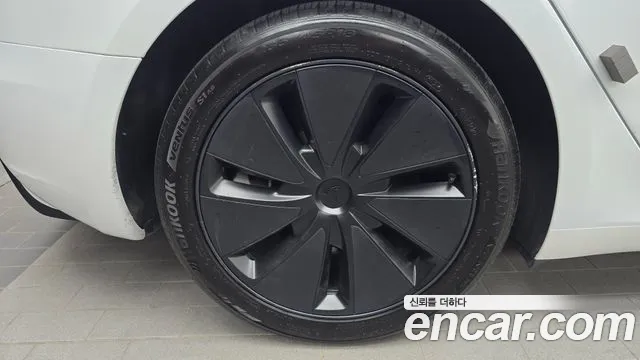 Tesla Model 3 — Фото автомобиля 5