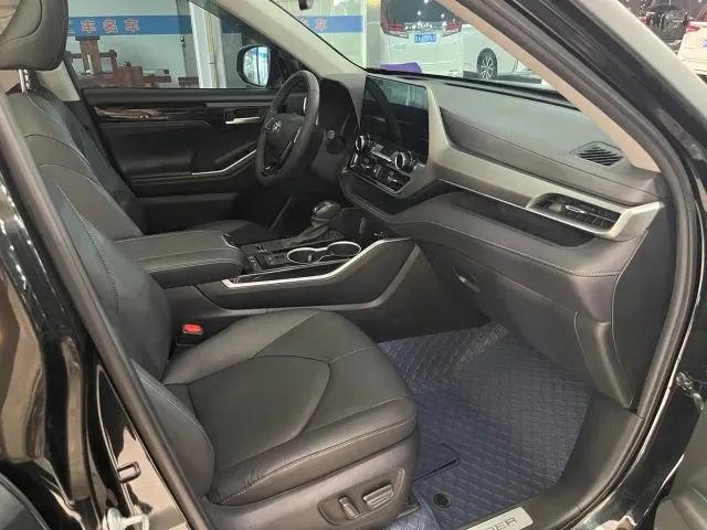 Toyota Highlander — Фото автомобиля 11