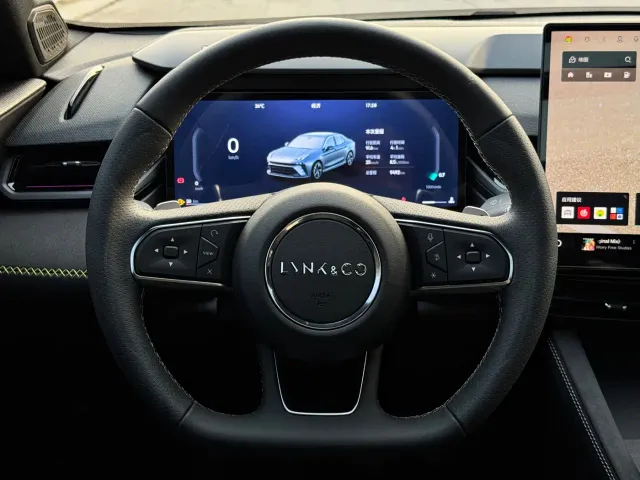 Lynk & Co 03 — Фото автомобиля 11