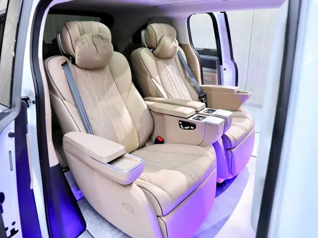Xpeng X9 — Фото автомобиля 16