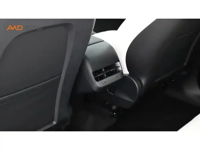 Tesla Model Y — Фото автомобиля 9
