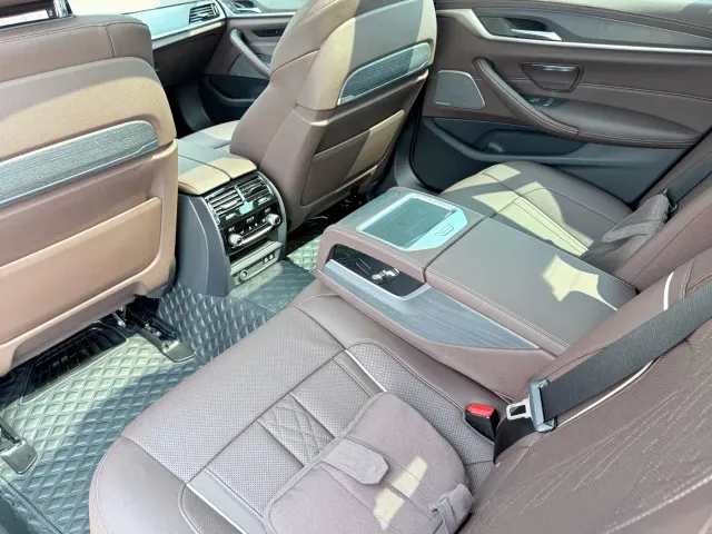 BMW 5 Series — Фото автомобиля 22