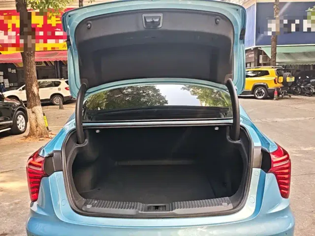 Hongqi Hongqi H5 2023 1.5T HEV Smart Connect Flag Comfort — Фото автомобиля 18