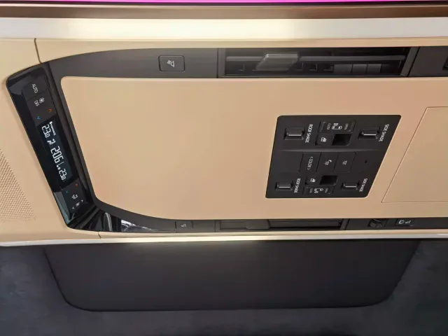 Toyota Alphard — Фото автомобиля 11