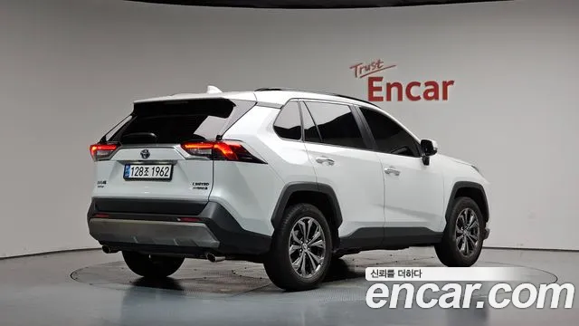 Фотография автомобиля — Toyota RAV4 Generation 5