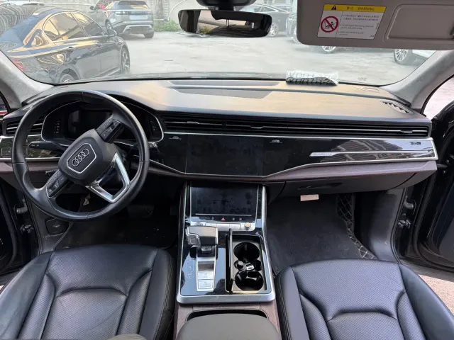 Audi Q7 — Фото автомобиля 26