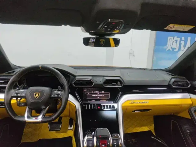 Lamborghini Urus — Фото автомобиля 3