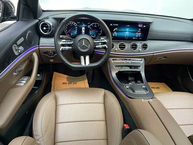 Mercedes-Benz E-Class — Фото автомобиля 24