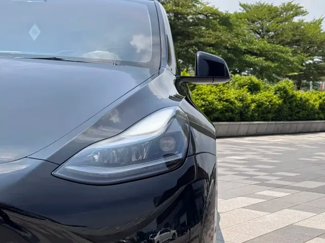 Tesla Model Y — Фото автомобиля 12