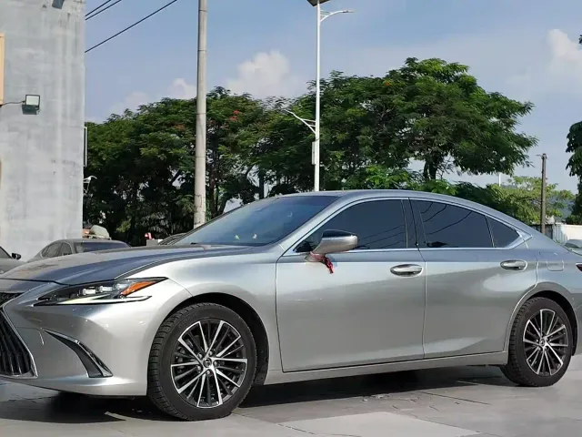 Lexus ES — Фото автомобиля 2