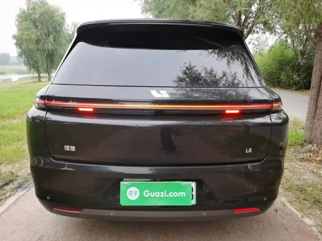 Li Auto L8 — Фото автомобиля 5