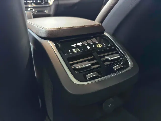 Volvo V90 — Фото автомобиля 11
